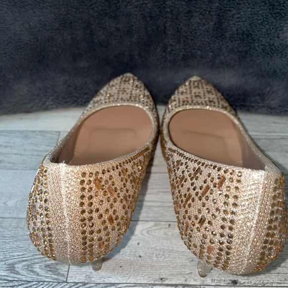 Ladies Gold Heels - Picture 3 of 7